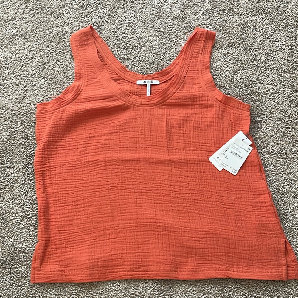 Three dots tanks size M